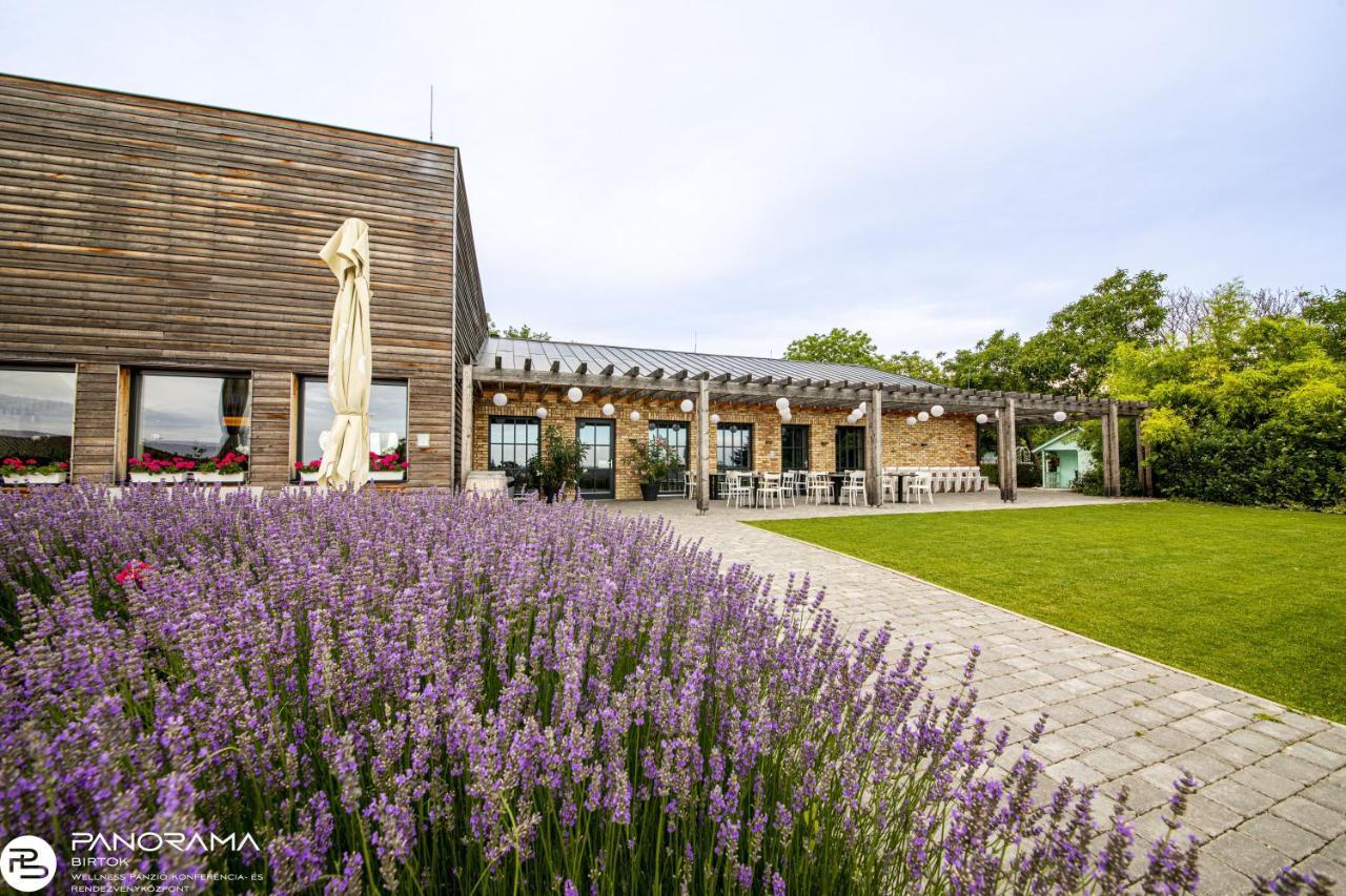 Panorama Birtok - Wellness Panzio, Konferencia Es Rendezvenykoezpont Bed & Breakfast Gyorujbarat Bagian luar foto